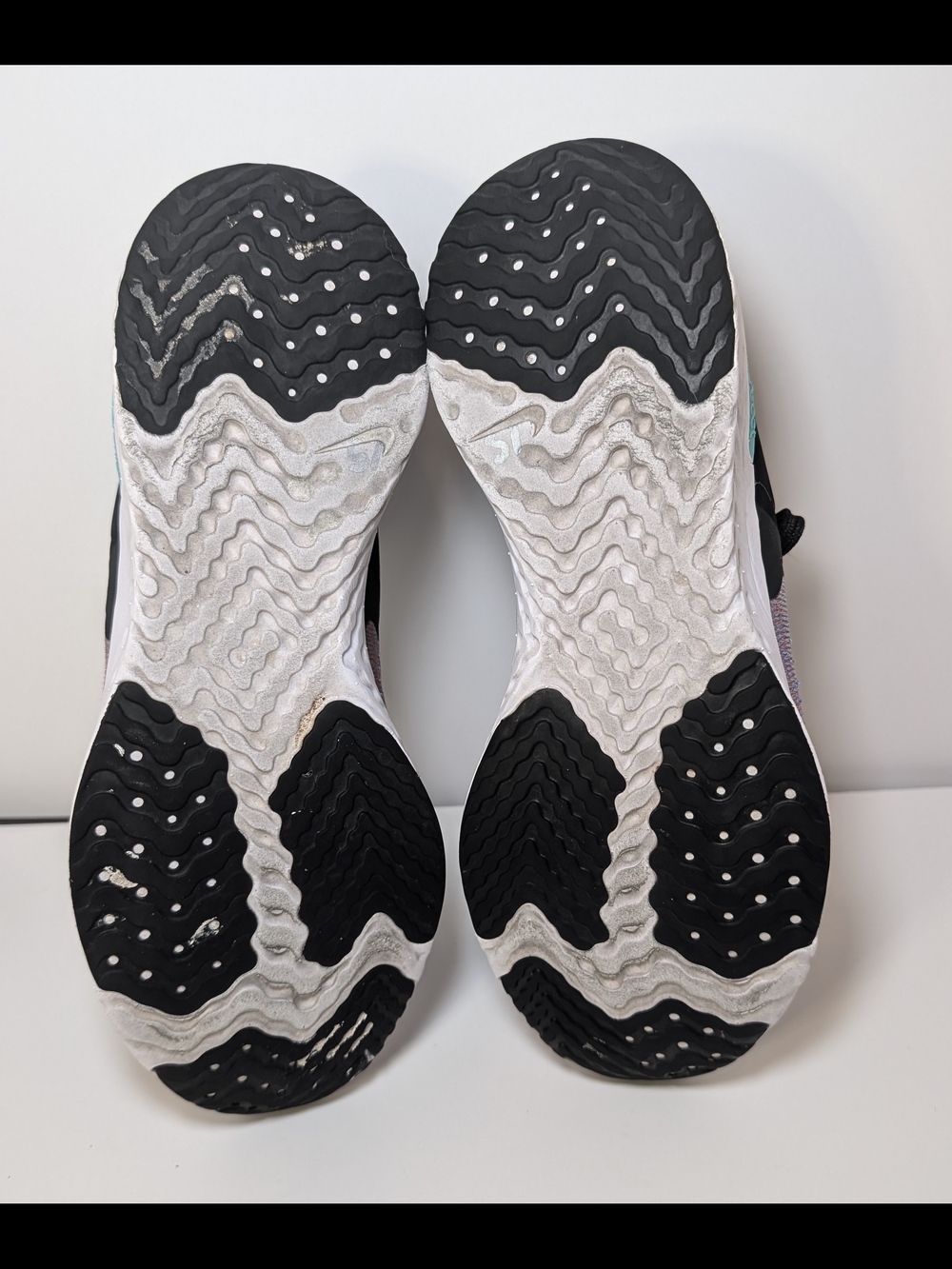 Nike Women's Odyssey React 2 Flyknit MulNike Women's Black & Multi Running Shoes - Picture 7 of 7